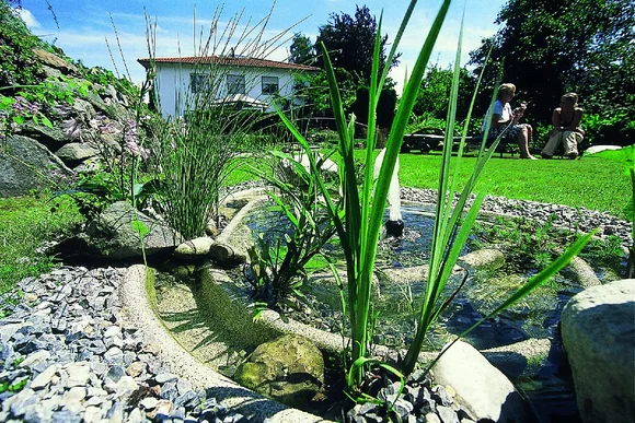 Gartenbrunnen mit Springbrunnen